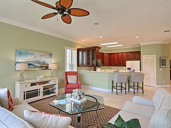 4th image of 740 Saint Annes Ln