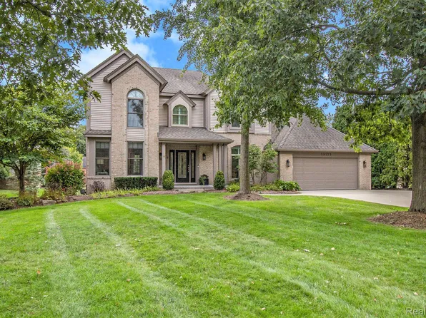 39123 Point Ct, Farmington Hills, MI 48331
