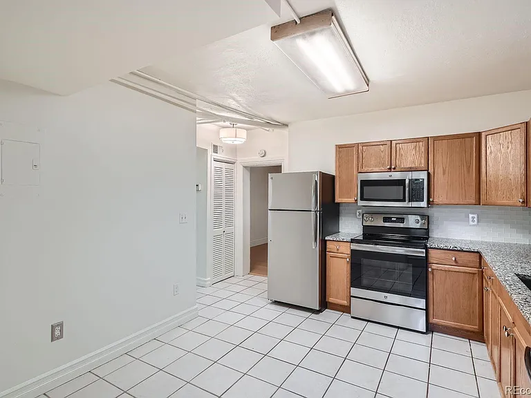 954 N Pearl St #B — Photo 8