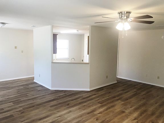 4th image of 4041 Devonaire Dr