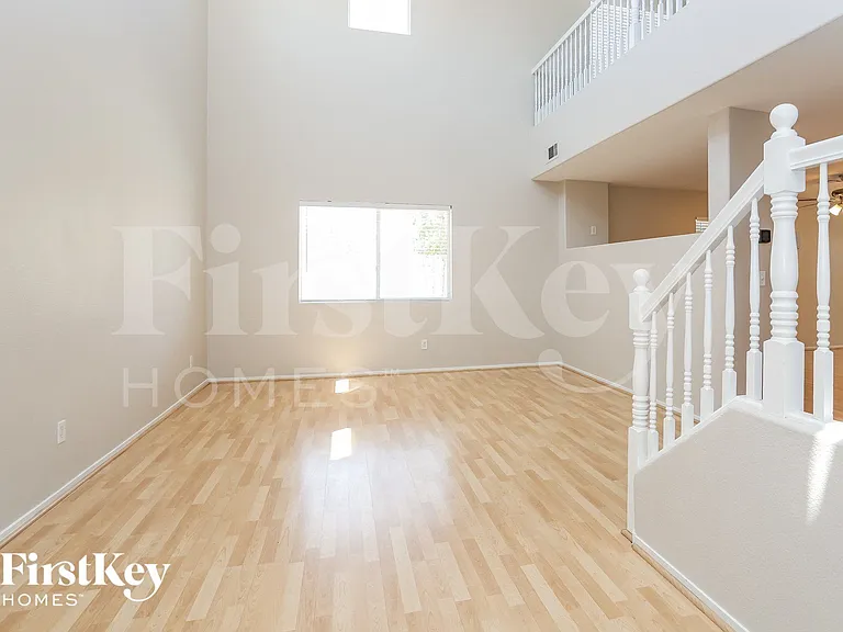 718 Azure Banks Ave — Photo 2
