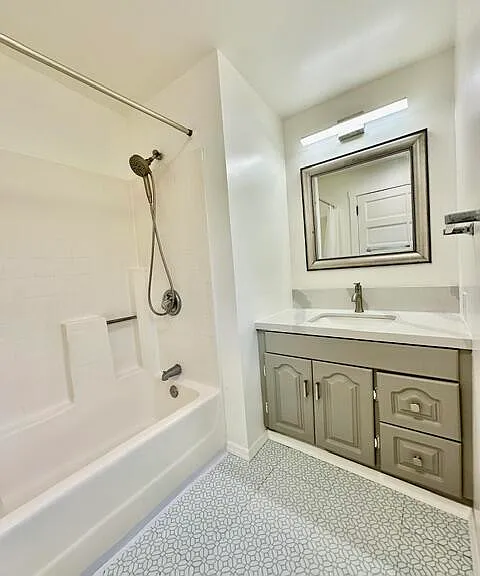 21 E Arrellaga St #B — Photo 8