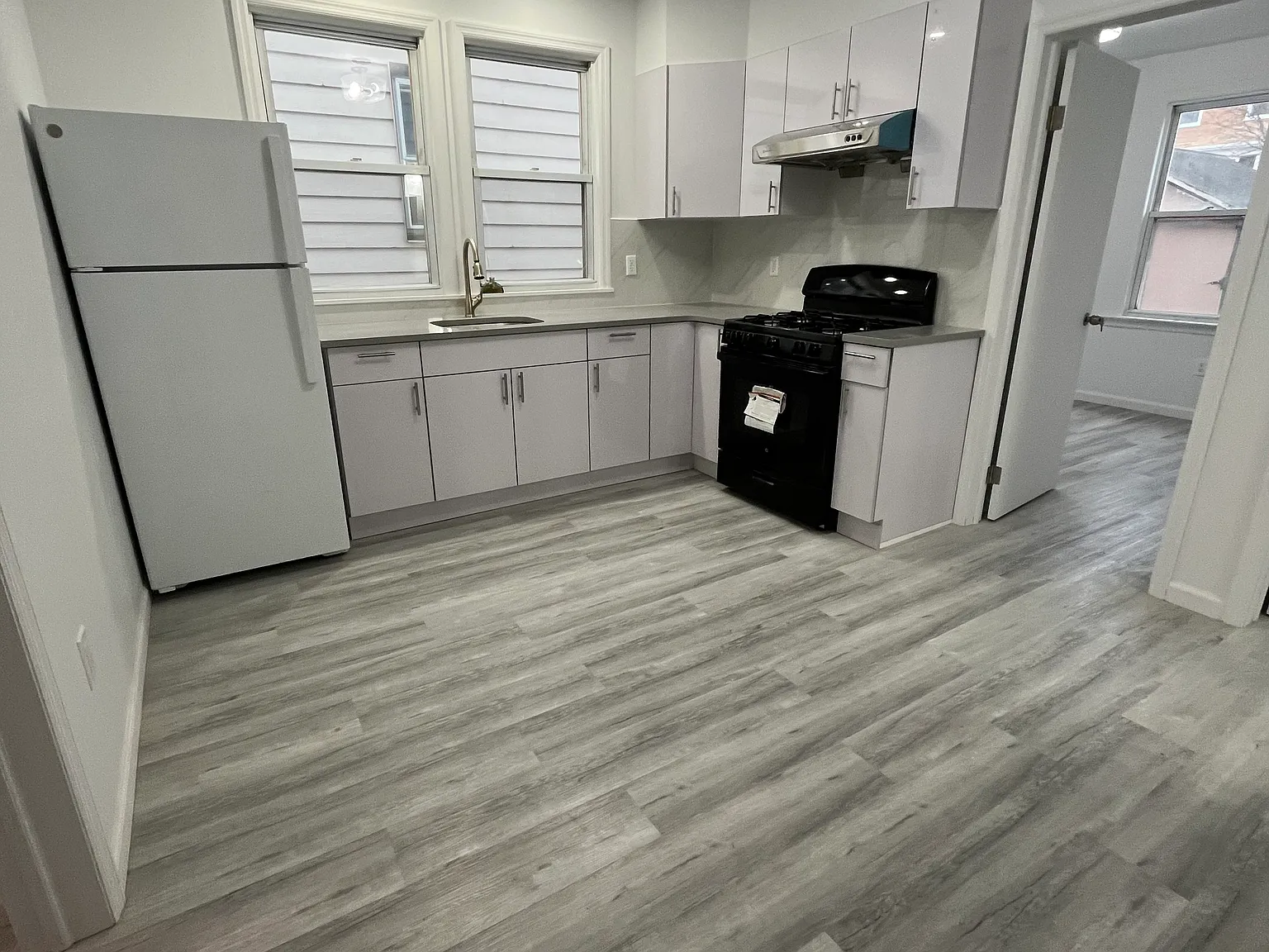 2 bed, 850 sqft, $2,500 — Photo 2
