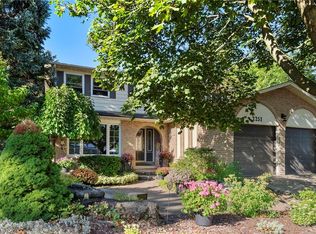 2251 Kirkburn Dr, Burlington, ON L7P 4E8
