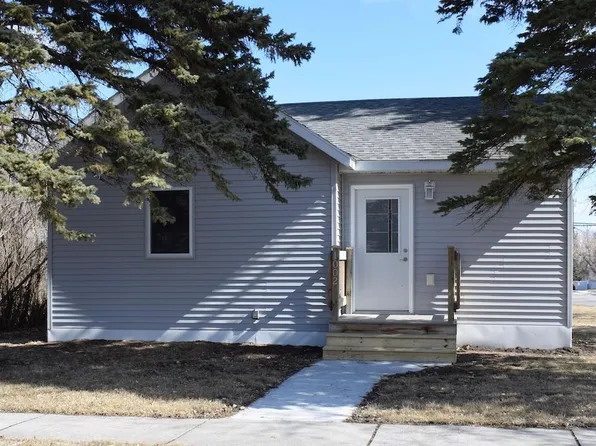 1002 Knight Ave N, Thief River Falls, MN 56701
