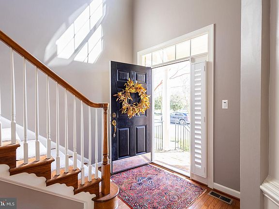 4th image of 706 Drake Way