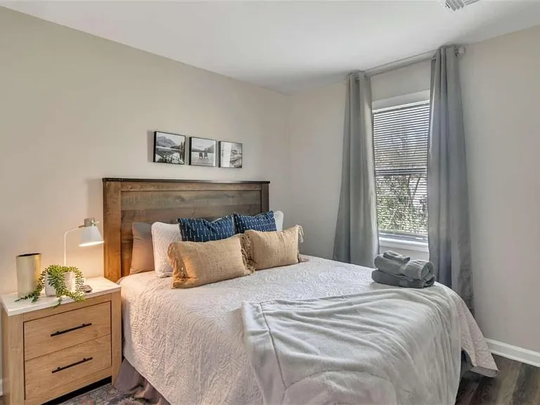 2101 Valley Oaks Dr SE — Photo 18