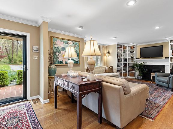 4th image of 3629 Taliluna Ave