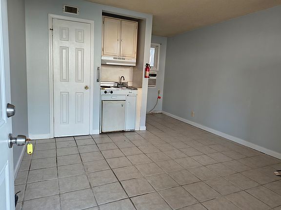 4th image of 307 Flagg St. #104