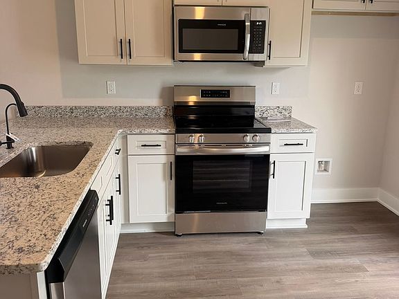 4th image of 7122 Fox Meadow Dr