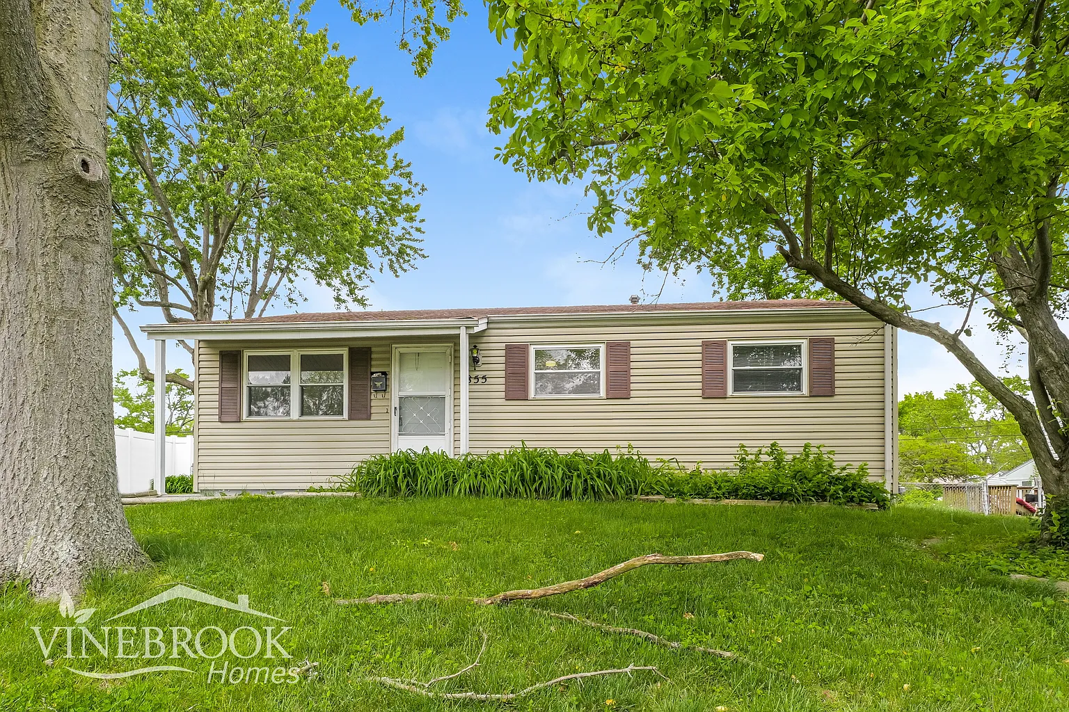 855 Lexington Park photo 1