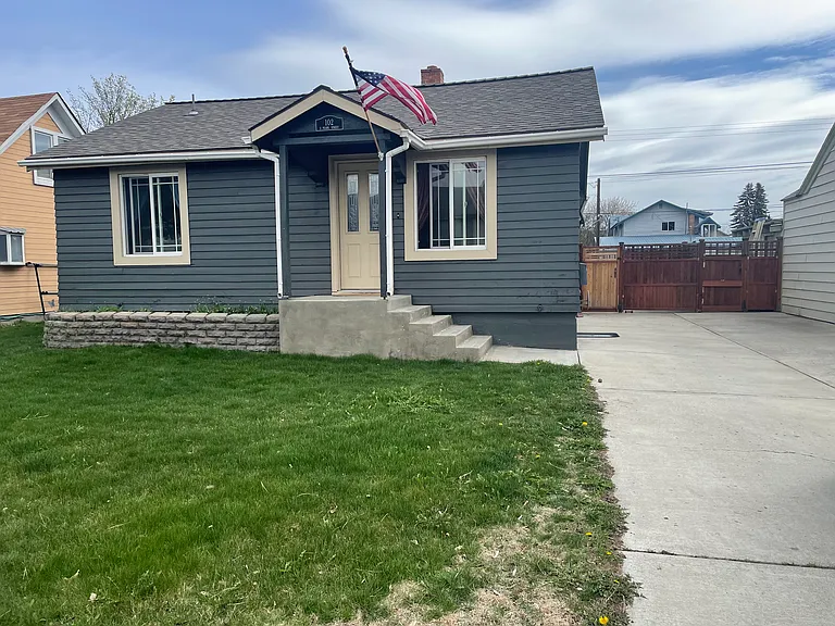 102 S Pearl St — Photo 1
