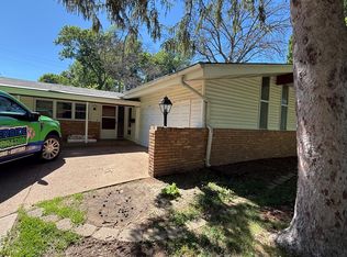 445 Waterford Dr, Florissant, MO 63033