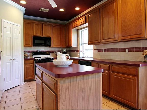 3rd image of 15242 Shapiro Springs Ln