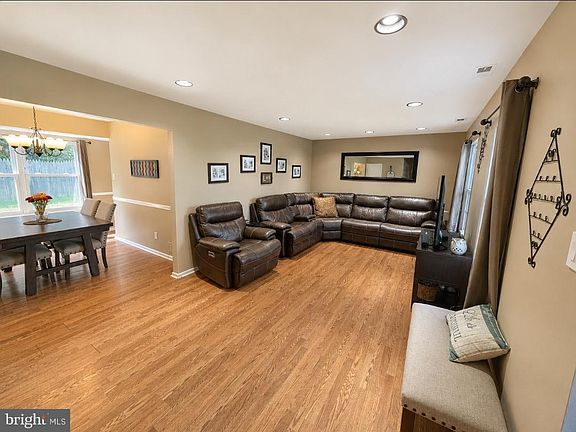 4th image of 1882 Brook Ln