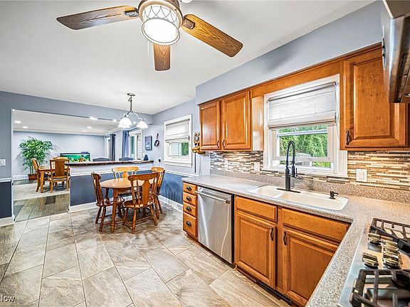 3rd image of 1004 Barkston Dr