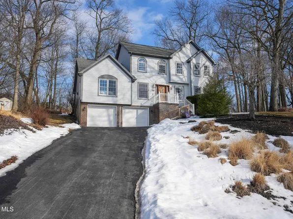 709 Chapel Dr, Altoona, PA 16602