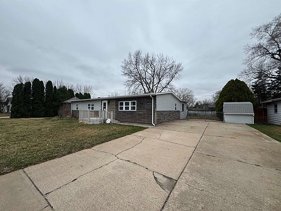 2nd image of 1702 N Sheridan Avenue