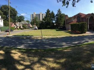 274 Riverdale Dr, Fort Lee, NJ 07024