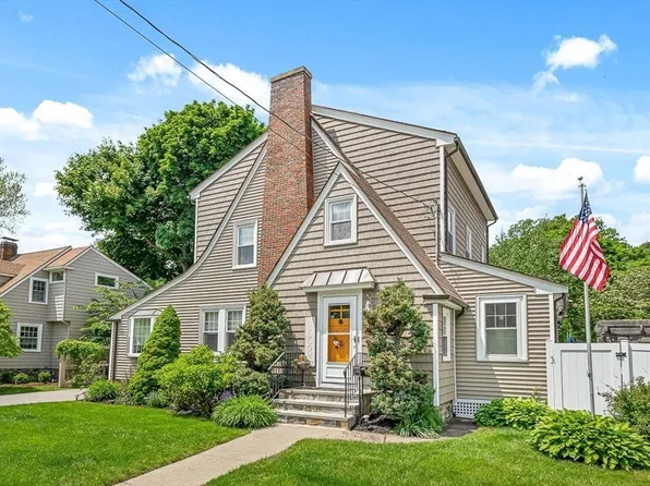 104 Howard St, Melrose, MA 02176