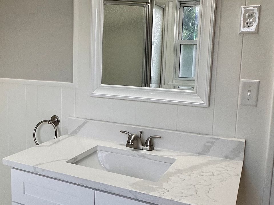 Fully renocated bathroom located upstairs