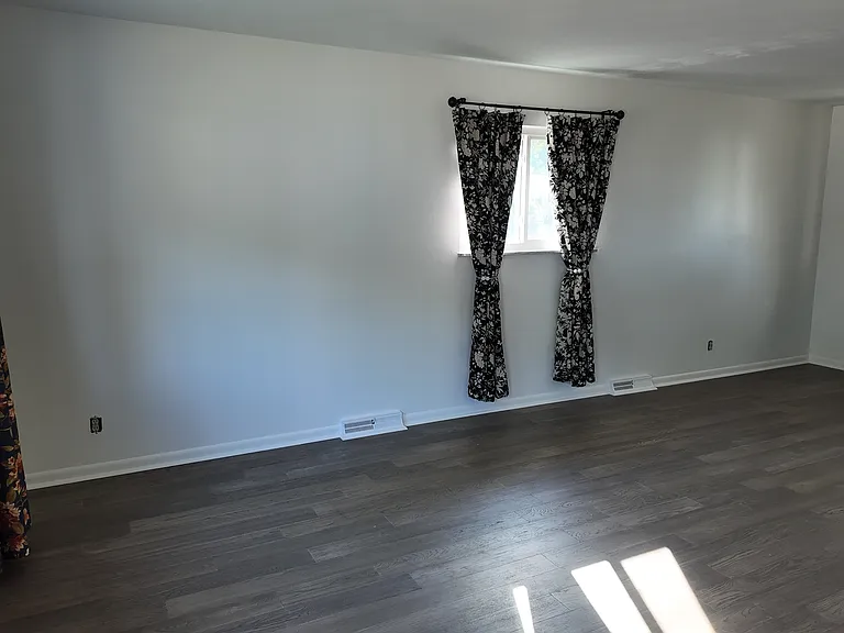 1534 Amesbury Rd — Photo 12