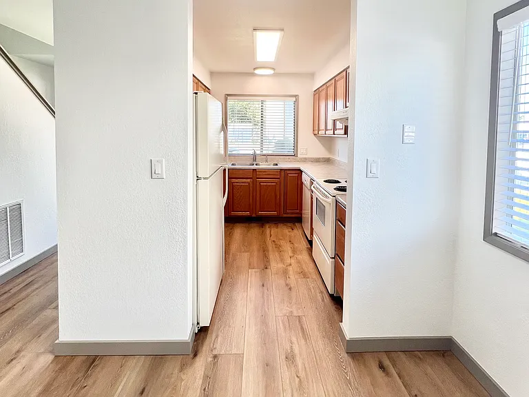 122-126 I St SW #122 — Photo 11