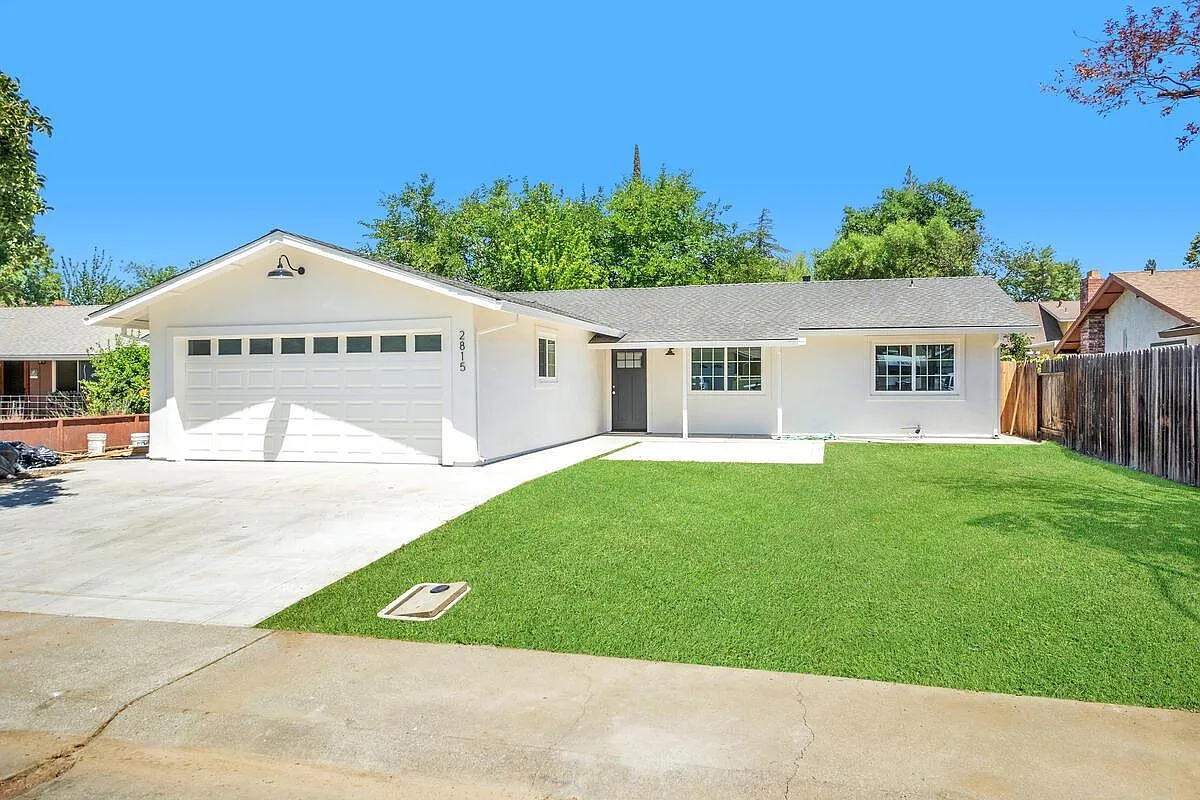 2815 Danube Ave photo 1