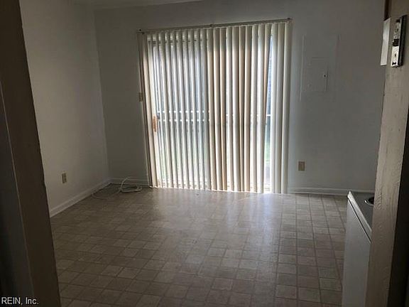 5th image of 2623 Elliott Ave