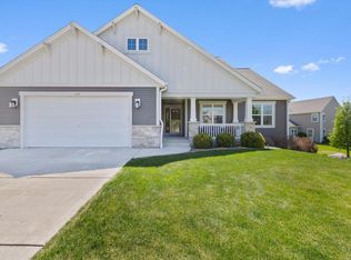 1325 Macintosh Way, Mukwonago, WI 53149