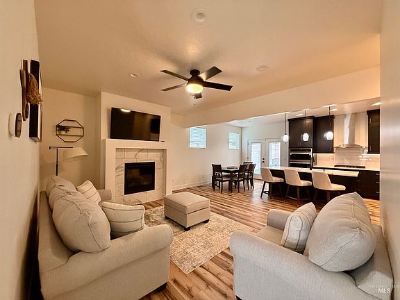 4th image of 11224 White Riv