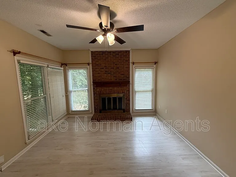 9423 Fairmead Dr — Photo 8