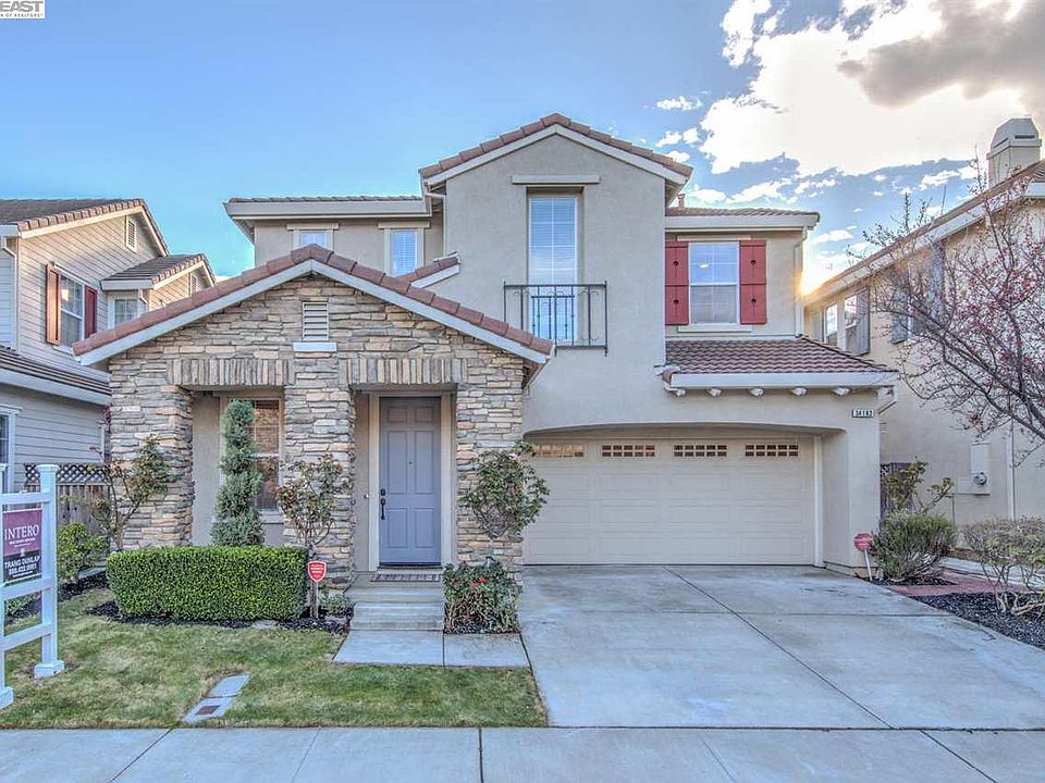 1st image of 34182 Valle Dr