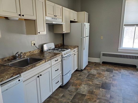 3rd image of 39 W King St APT 6