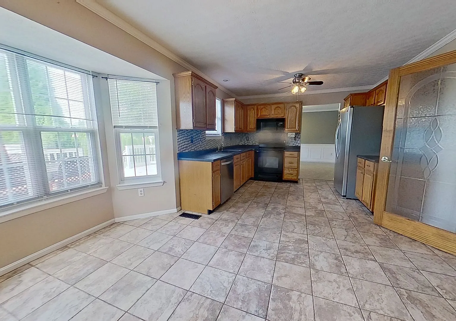 Spacious Single Family Home — Photo 4