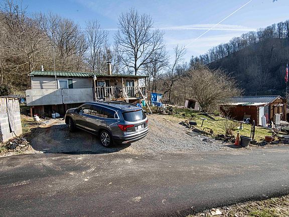3rd image of 210 Rock Hill Ln