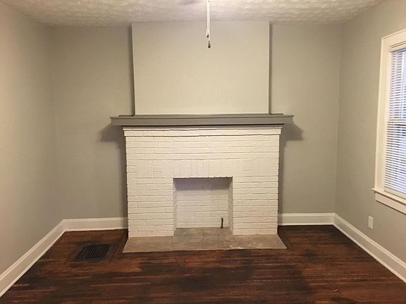 3rd image of 1523 Truro Ave