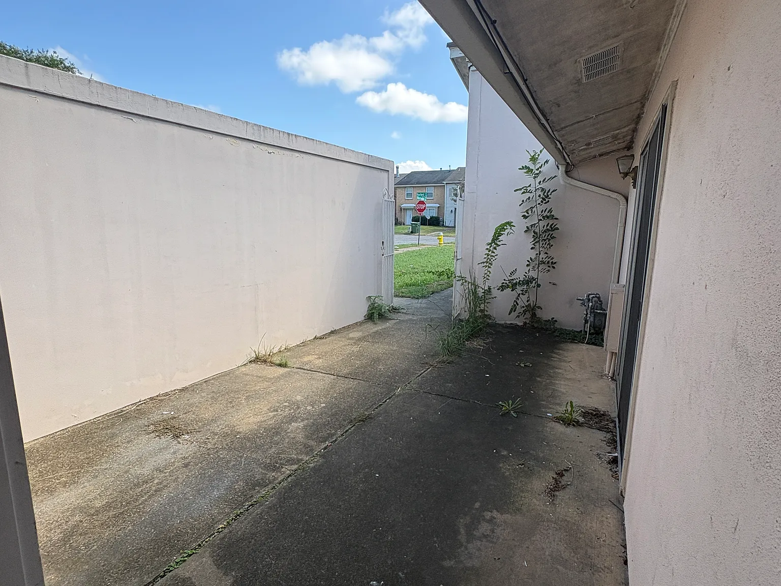 2100 Rexford Road — Photo 3