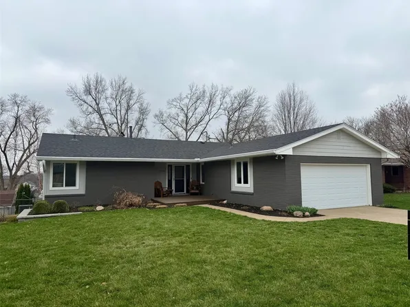 2700 68th St, Urbandale, IA 50322