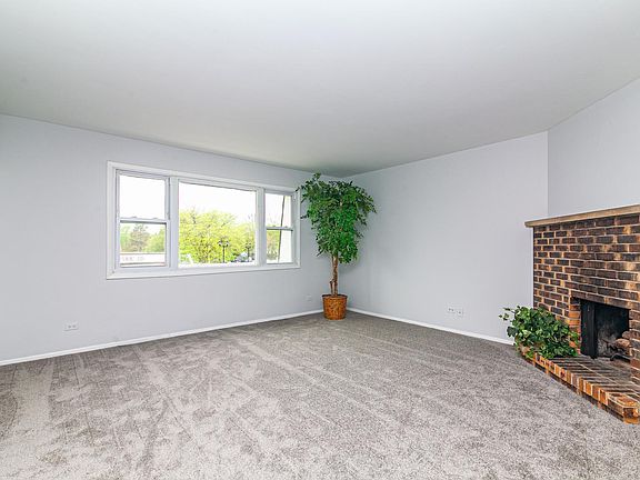 2nd image of 547 N Lake St #547