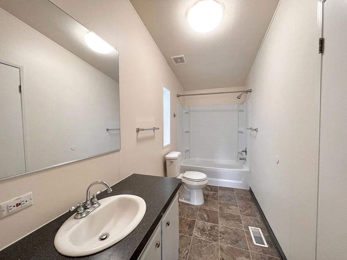 Check Out This Beautiful Home Near Tumalo On 2 Acres Of Land!! — Photo 4