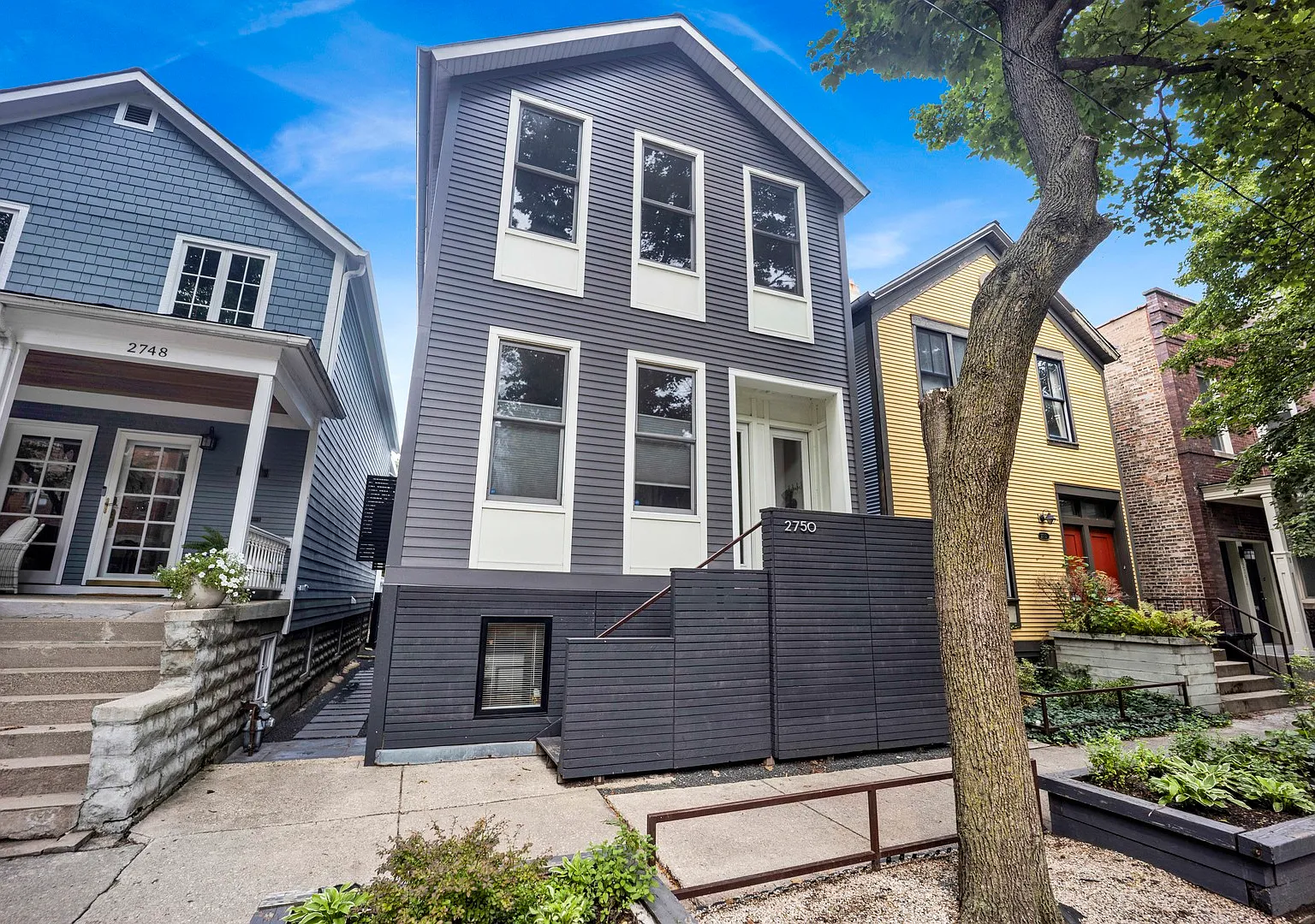 1 bed, $2,000 — Photo 1