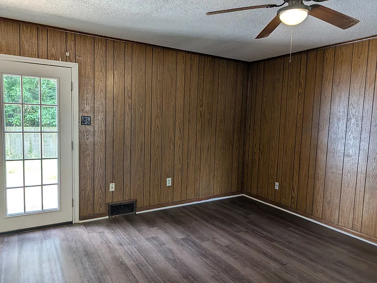 3884 Jasmine Dr — Photo 6