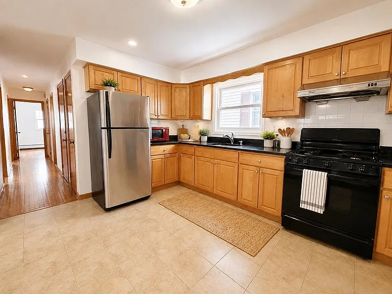 485 Manila Ave #2 — Photo 2