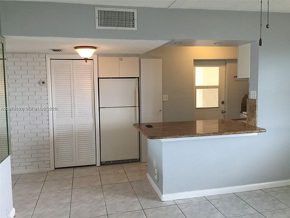 5th image of 901 S Surf Rd APT 402