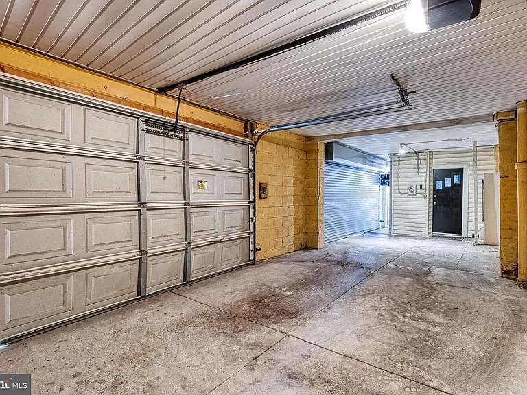 106 S Castle St — Photo 37