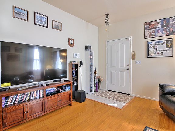 4th image of 980 Steinbeck Dr