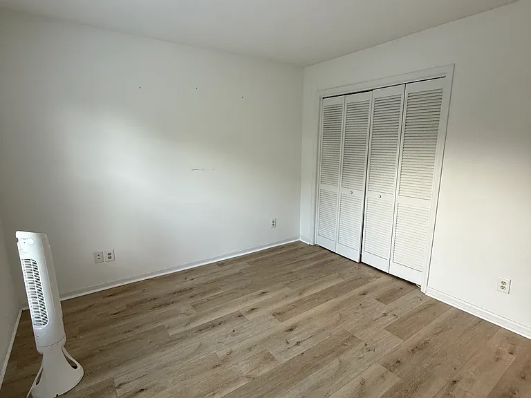 813 Selwyn Oaks Ct #B — Photo 10