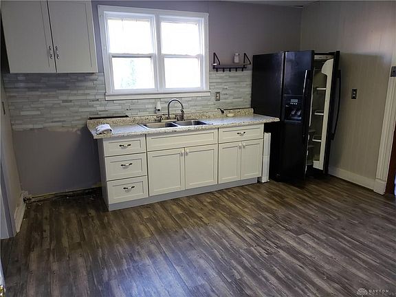 5th image of 106 Thornhill Ave