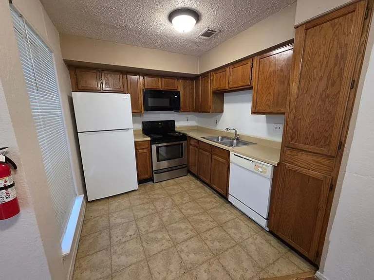 9819 Walnut St #103 — Photo 2